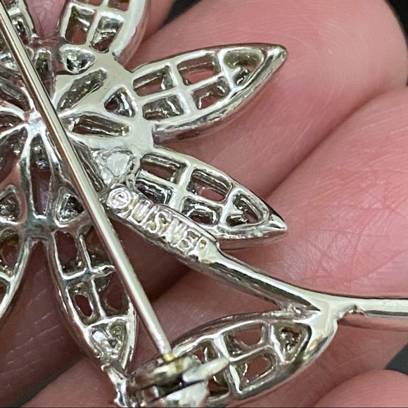 Vintage LISNER Silver-tone Rhinestones Flower Brooch - Picture 12 of 12